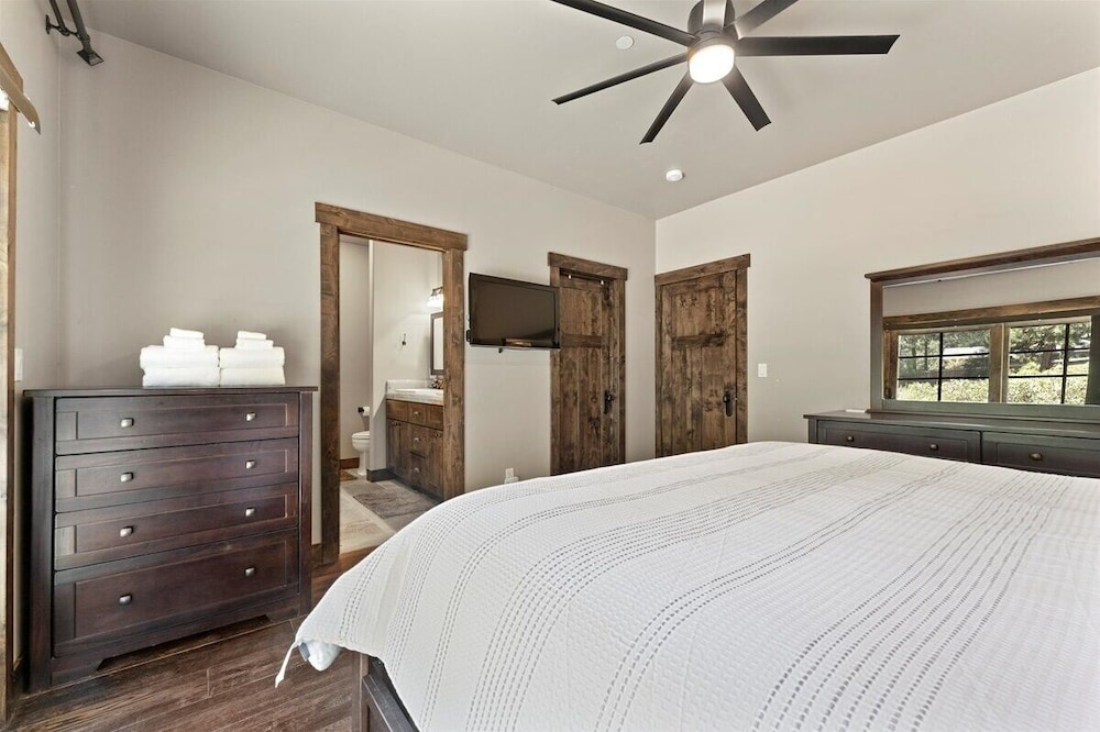 Cyh1012 - Hidden Cedar 5 Bedroom Home