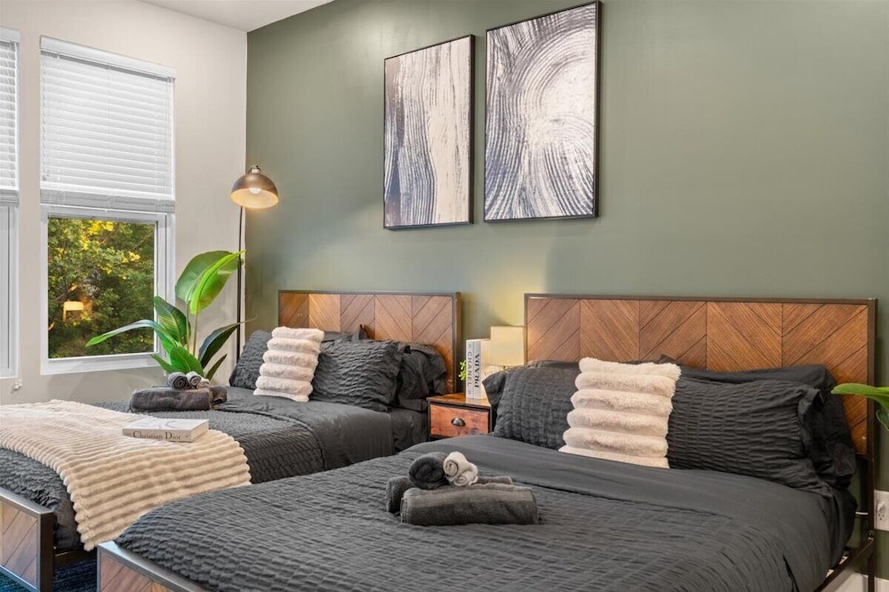 3BR King Townhouse Rooftop in Uptown CLT