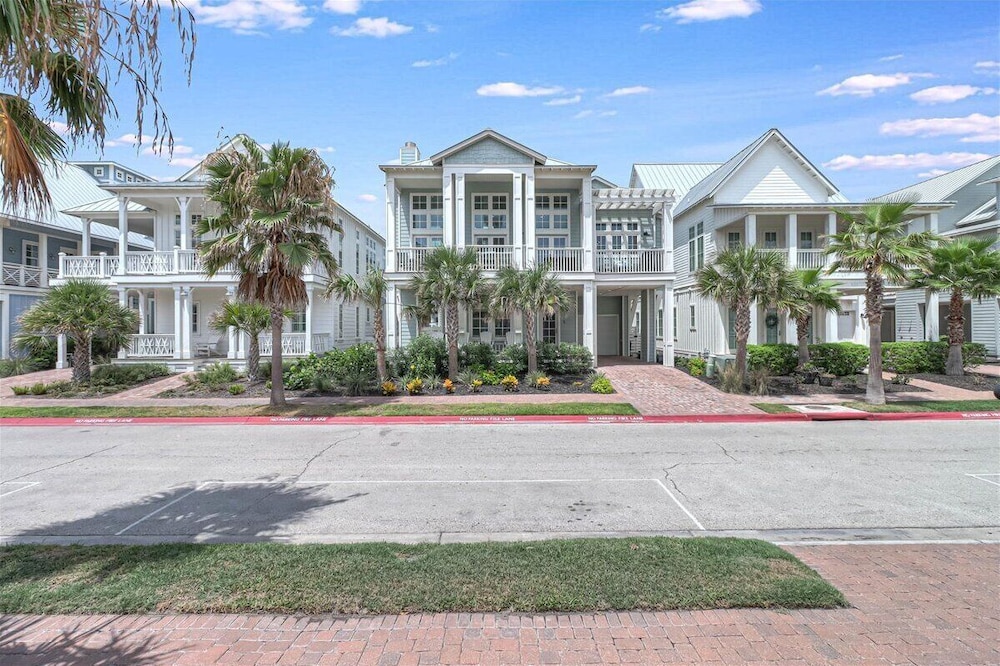 The Pool House 315 HI