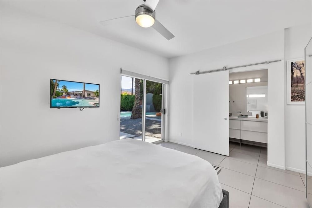 Modern Paradise at Sonora