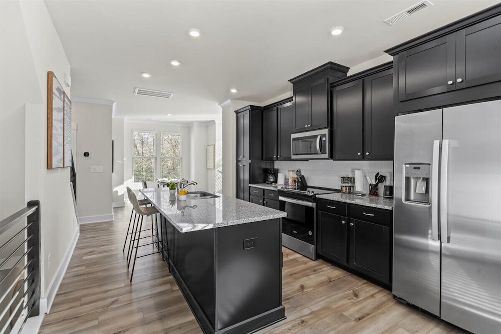 Luxe King 4BR Townhouse in Uptown CLT