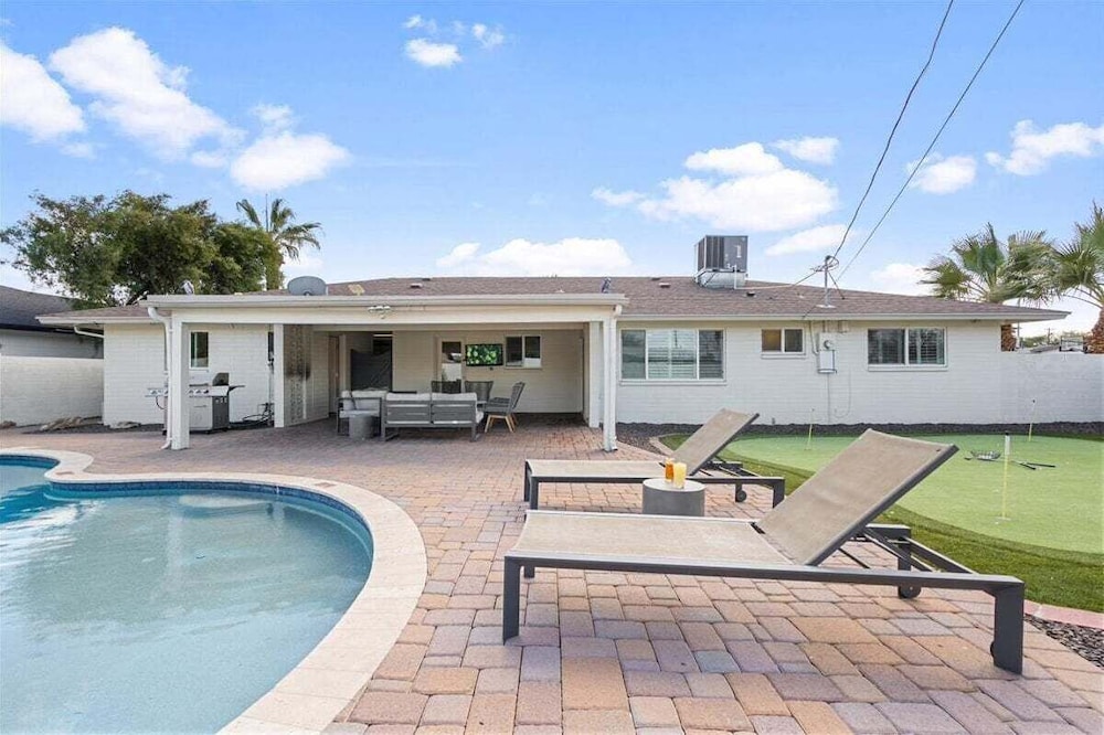 Fairway - Pool & Mini Golf - 5 Mins to Old Town