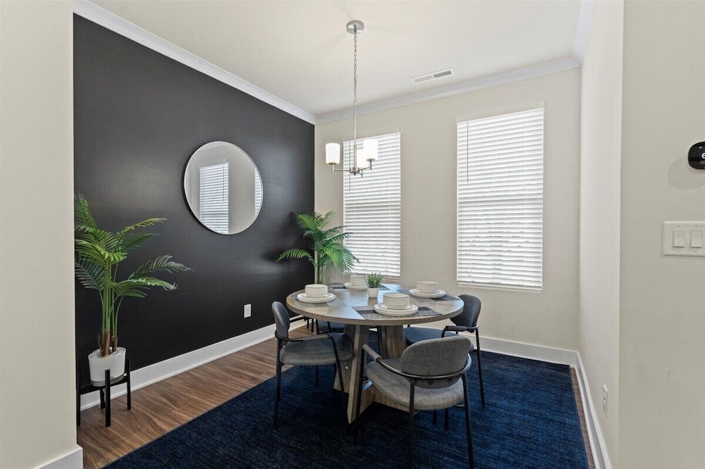 3BR King Townhouse Rooftop in Uptown CLT