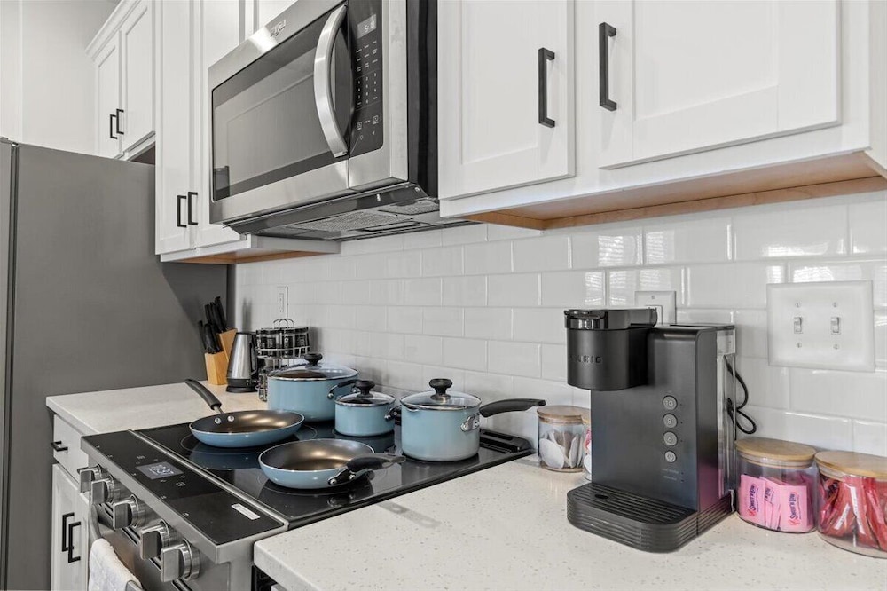 3BR Townhouse Mins to Uptown Charlotte