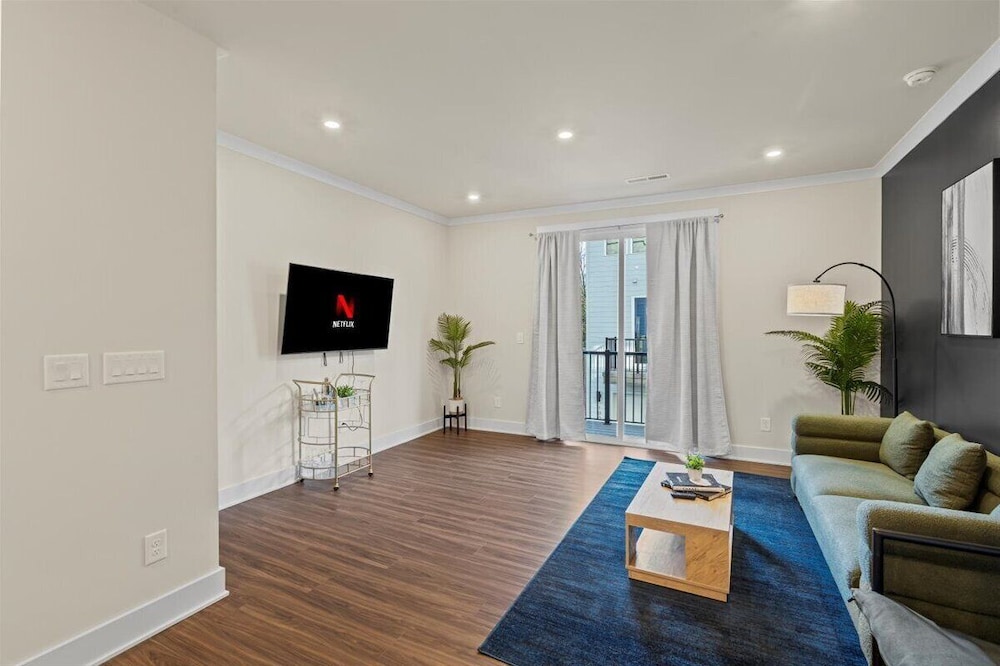 3BR King Townhouse Rooftop in Uptown CLT