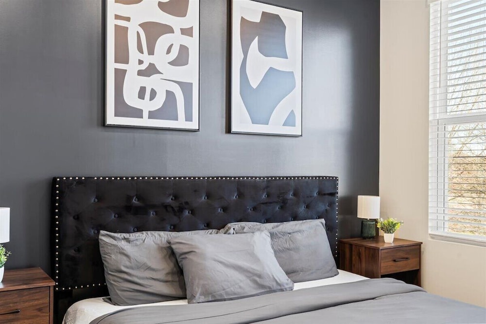 3BR King Townhouse Rooftop in Uptown CLT