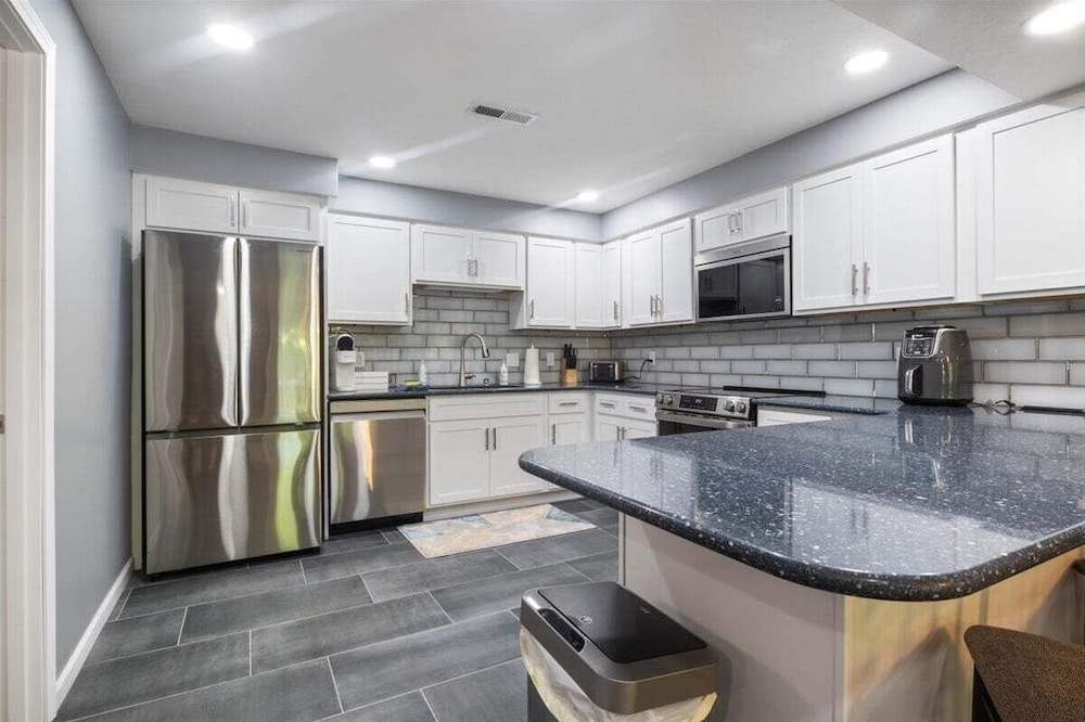 Stunning Views of the 7.5mm, Private Dock, Spacious Decks, Kayaks & More!
