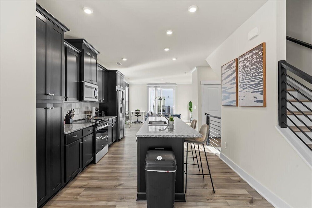 Luxe King 4BR Townhouse in Uptown CLT