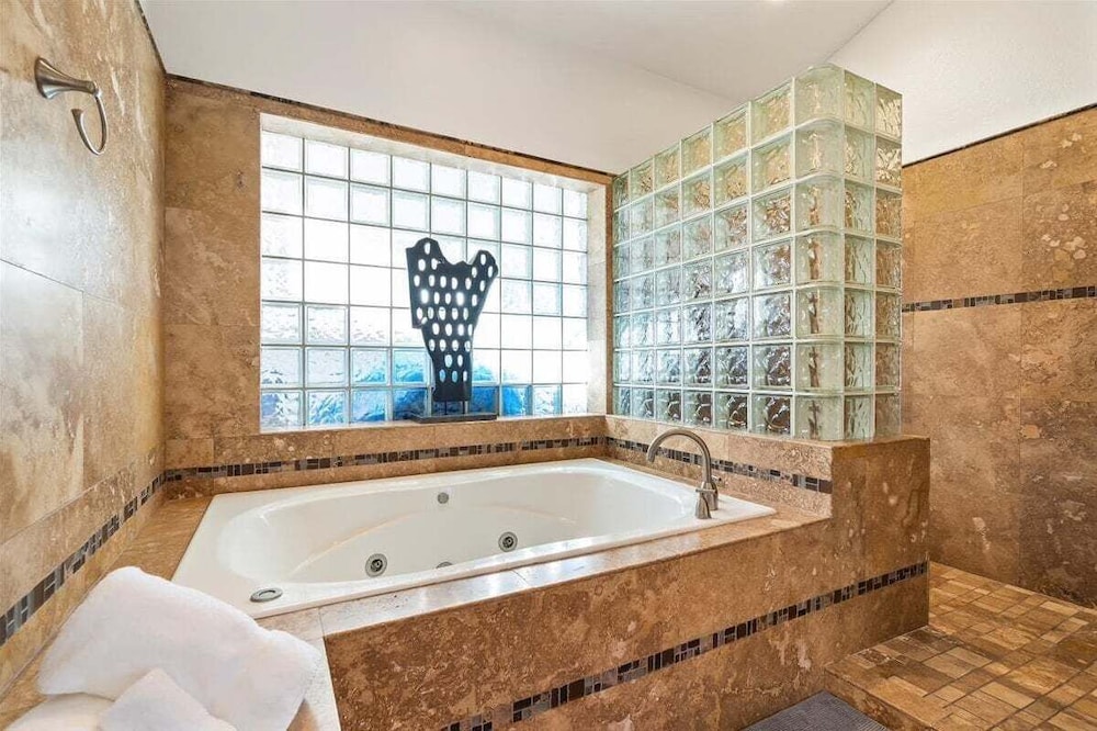 Kierland Charm - Private Yard w/ Pool, Golf & More