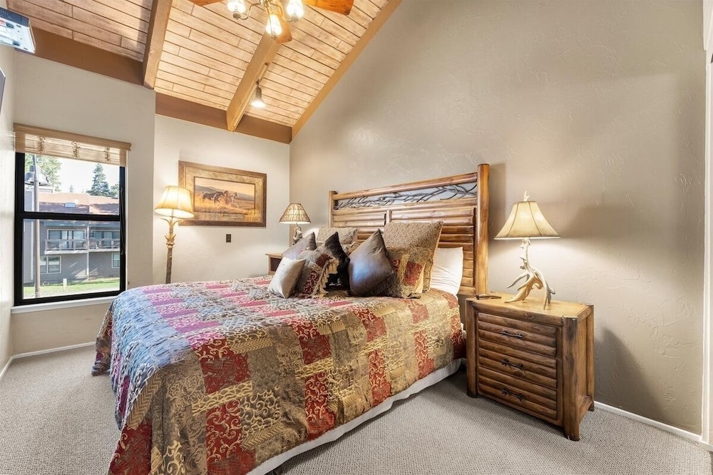 Lake Tahoe Vacations - Swimsuit Required 4 Bedroom Home by RedAwning - Property Image 36