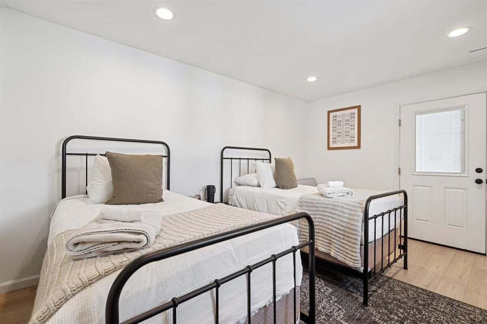 Fairway - Pool & Mini Golf - 5 Mins to Old Town