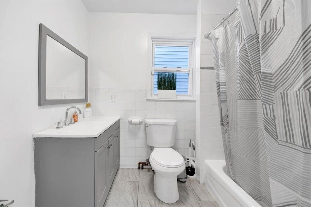 Luxury 5 BR Home Free Parking