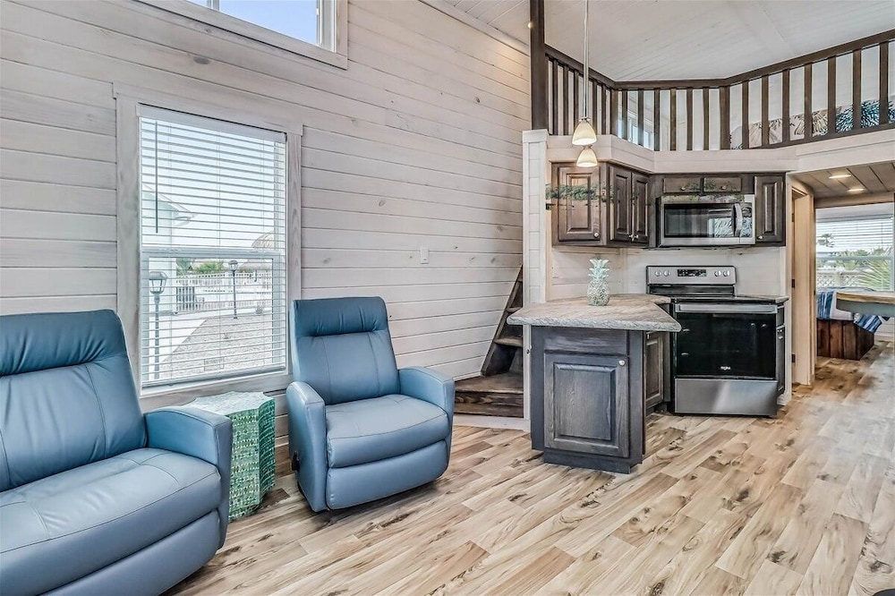 Margarita Time Sfth1 1 Bedroom Home by RedAwning view 3