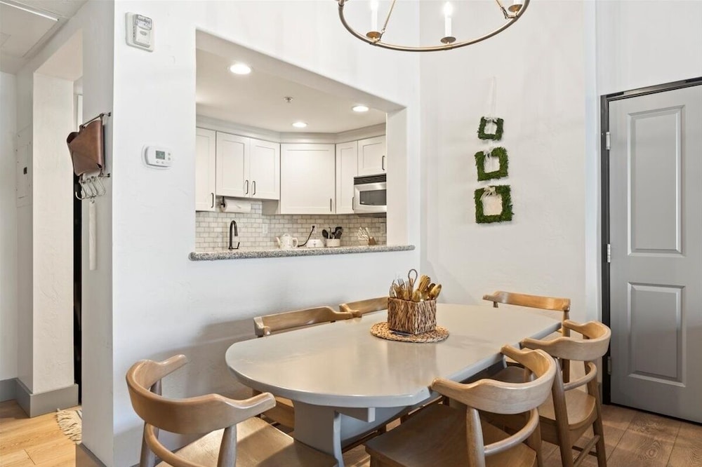 Villa 3023 1 Bed 1 Bath Full Kitchen 1 Bedroom Villa