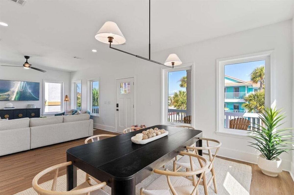 Surf And Sound 6 Bedroom Home