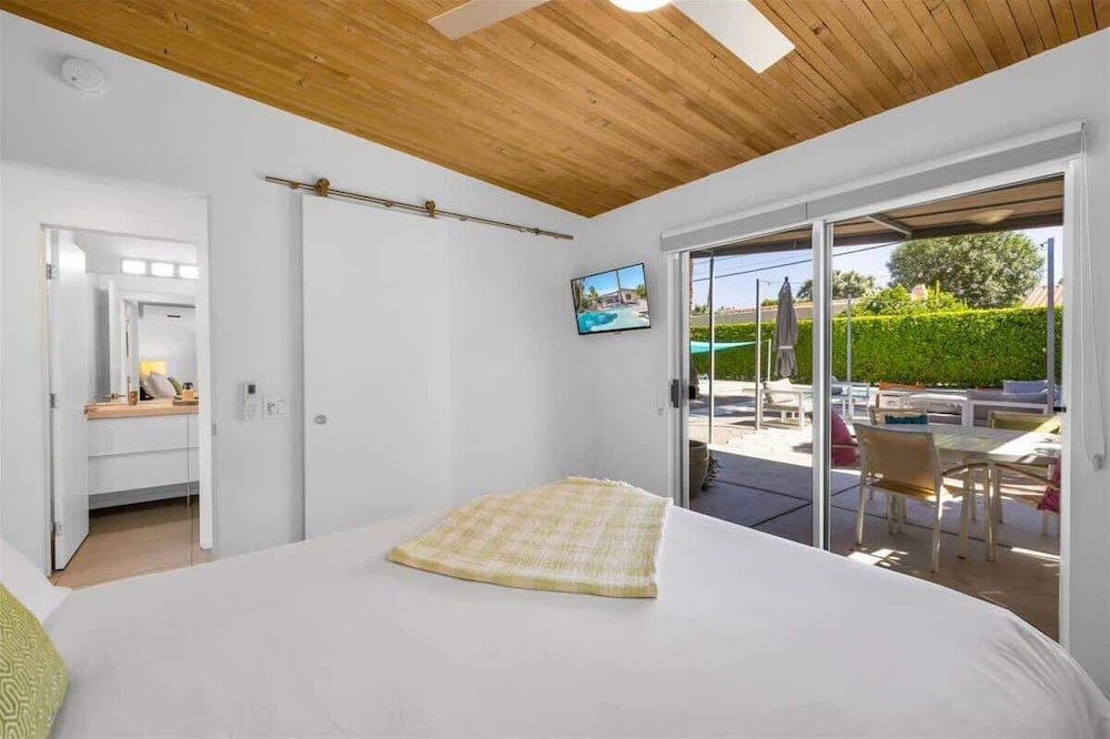 Modern Paradise at Sonora