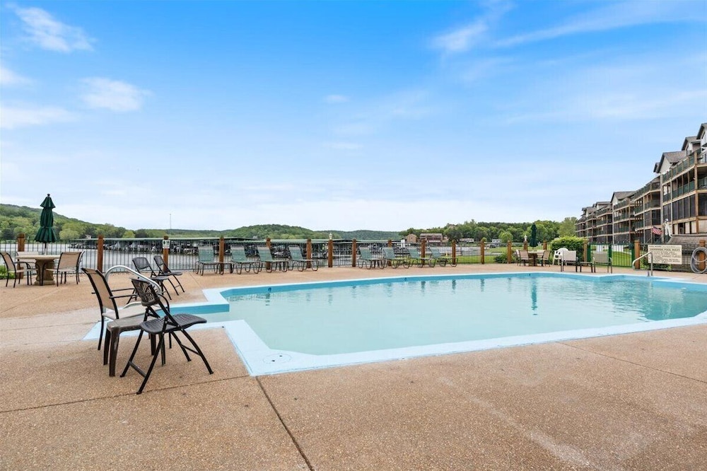 Relaxing Lakefront Condo w/ 2 Heated Pools, Boat Ramp & Slip, Near Golf & Parks