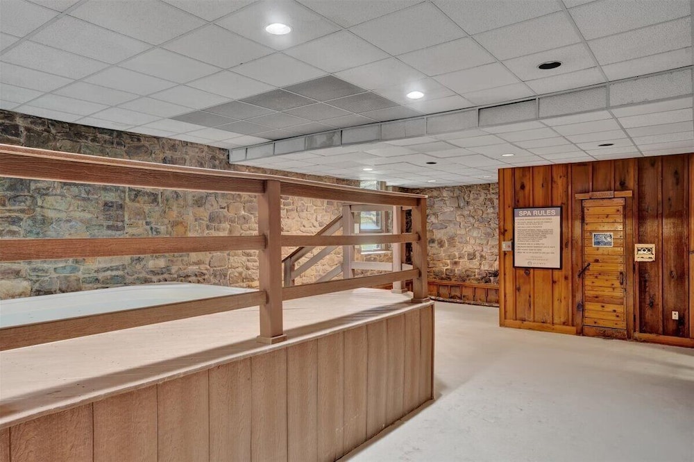 The Lodge Luxury Resort At Lake Harmony - Property Image 21