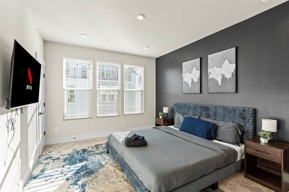 3BR King Townhouse Rooftop in Uptown CLT