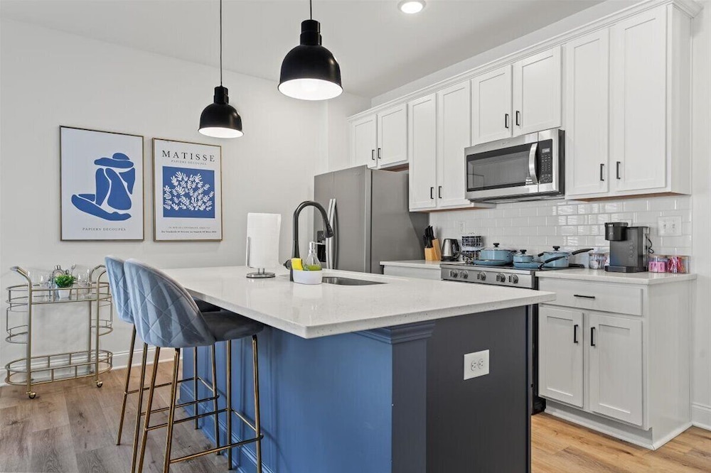 3BR Townhouse Mins to Uptown Charlotte