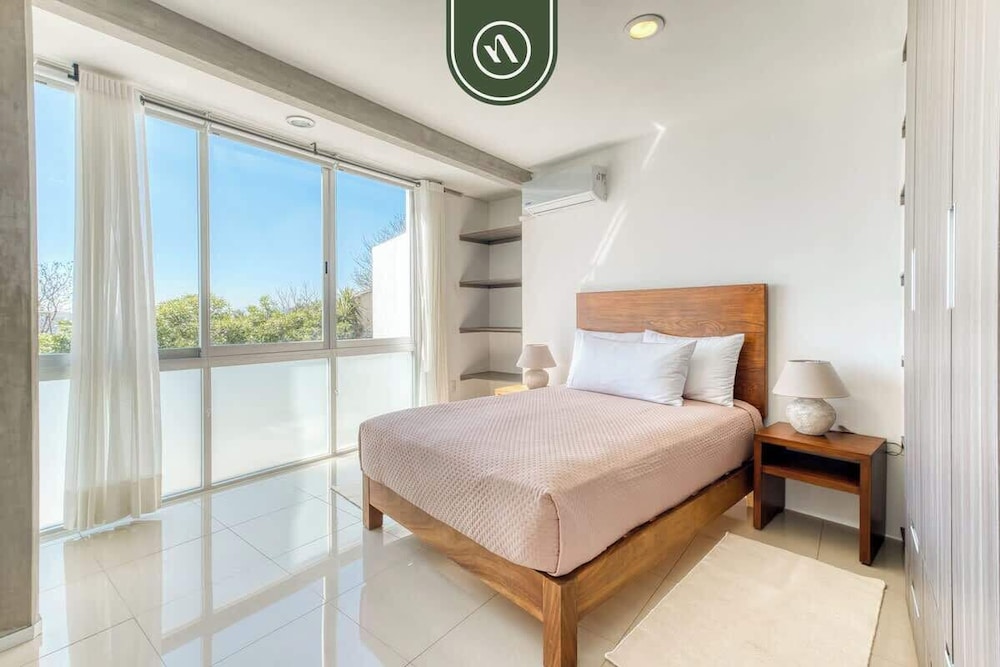 3 BR Condo - Panoramic Views - 5 Min to Downtown