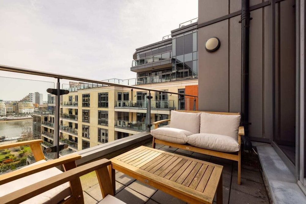 The Riverside Residence - 3bdr Flat With Balcony