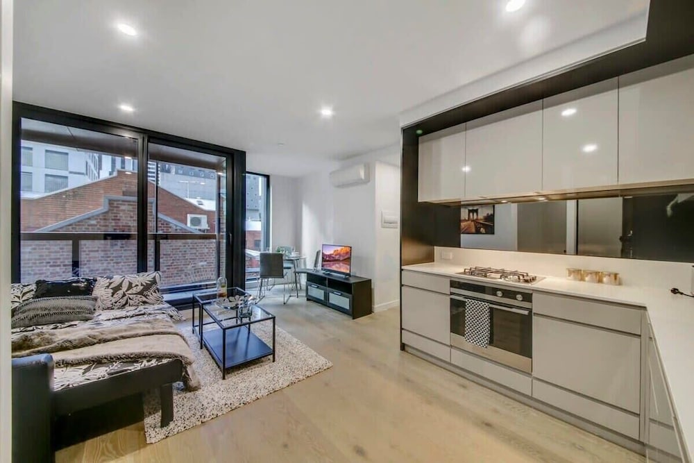 A Comfy 2BR Apt, 5-min Walk To Melbourne Central photo 2