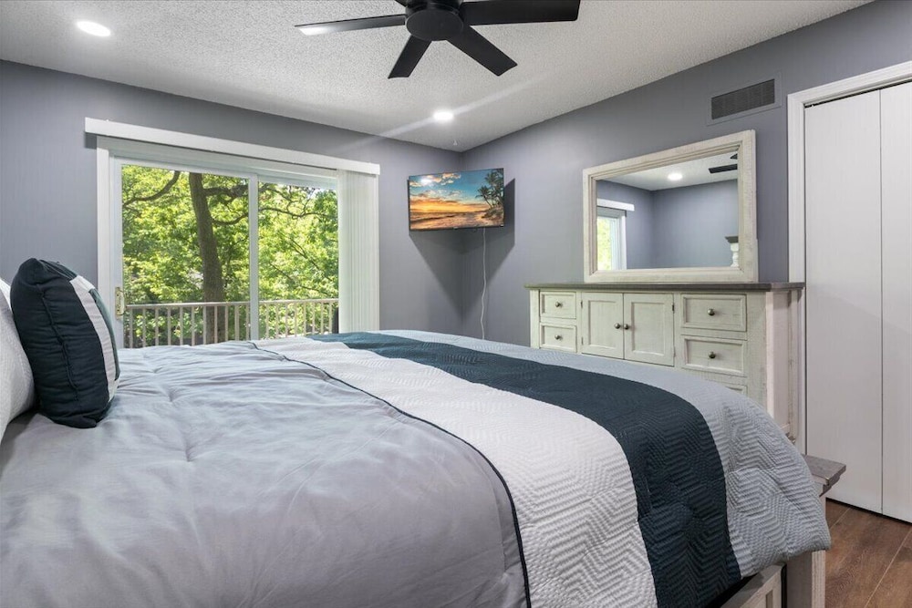 Stunning Views of the 7.5mm, Private Dock, Spacious Decks, Kayaks & More!