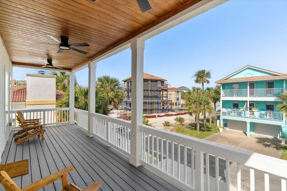 Surf And Sound 6 Bedroom Home