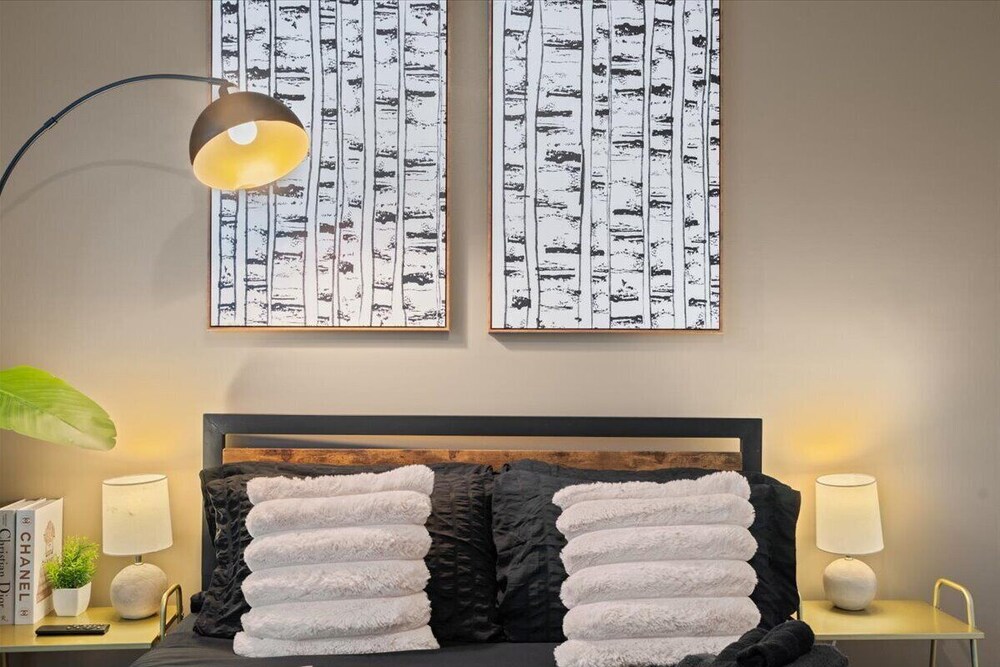 Luxe King 3BR Townhouse in Uptown CLT