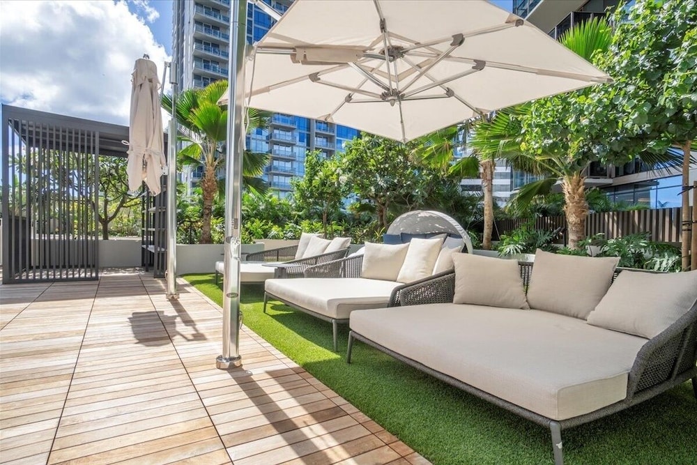Sky Ala Moana 2307 1 Bedroom Condo by RedAwning view 5