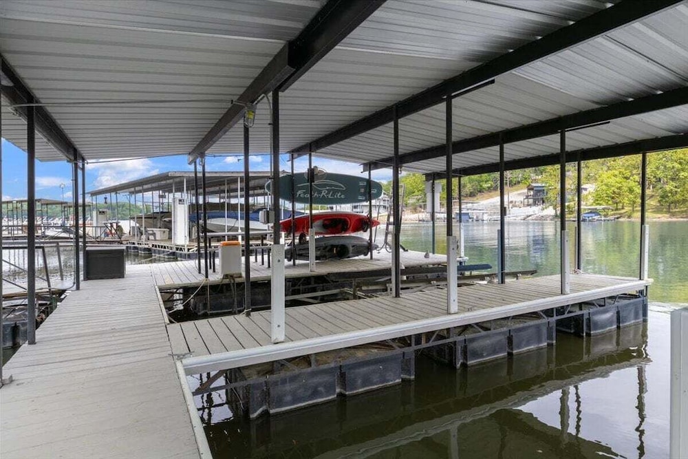 Lakefront Oasis With Skylights & Covered Boat Slip For Extra Adventure