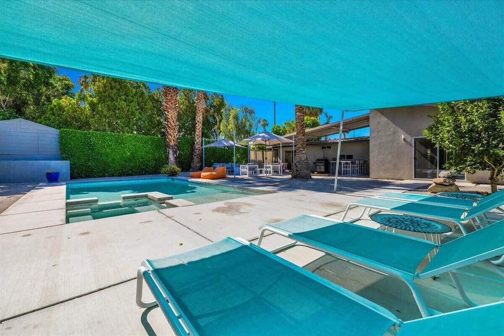 Modern Paradise at Sonora