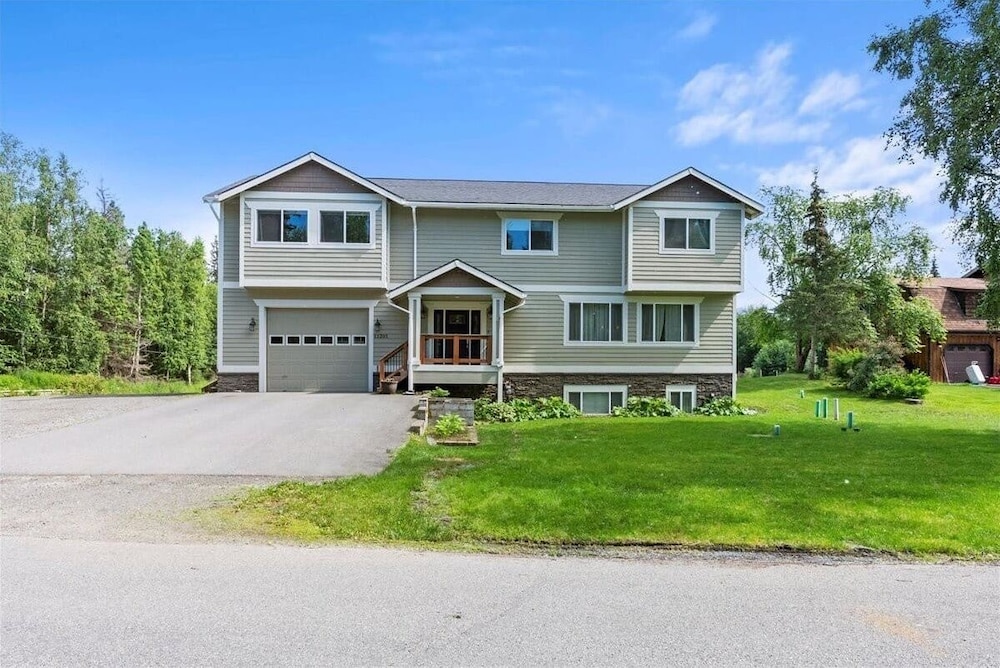 Moose Meadow 5 Bedroom Home by RedAwning