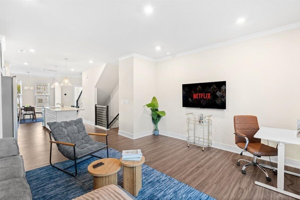 3BR King Townhouse in Uptown CLT