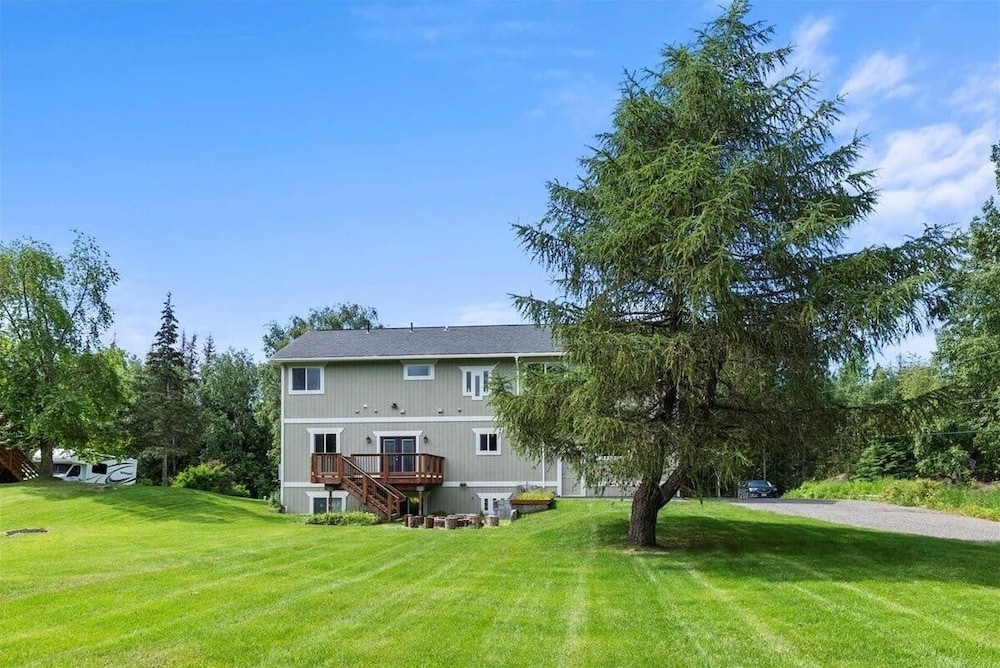 Moose Meadow 5 Bedroom Home by RedAwning