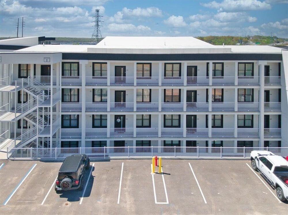 19mm Family-friendly, Bunks & Games at Topsider w/ 2 Pools