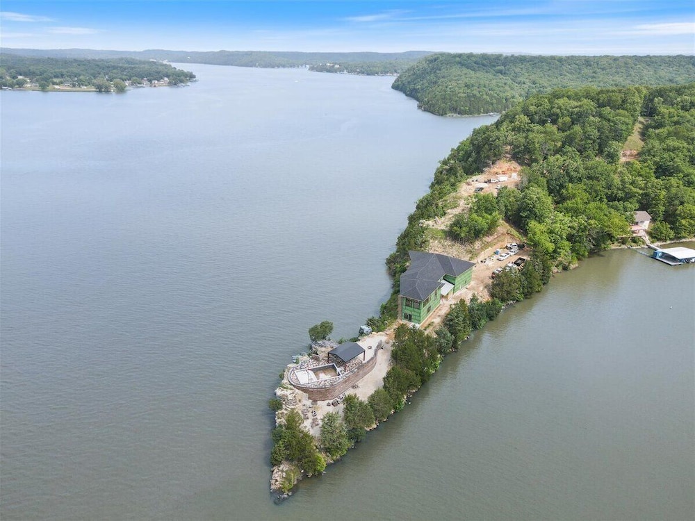 Expansive Lakefront Estate With Private Pool & Movie Theater at 43mm