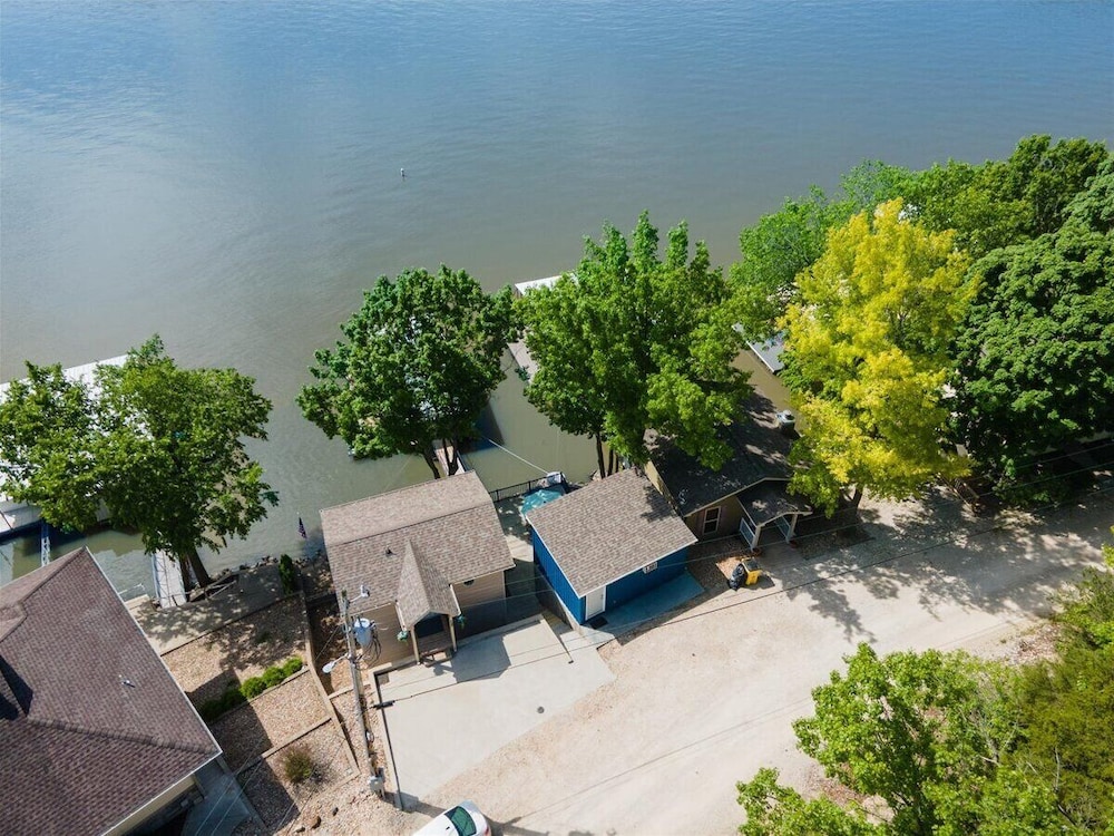Private Dock, Bunkhouse, Firepit & Kayaks at Mm45