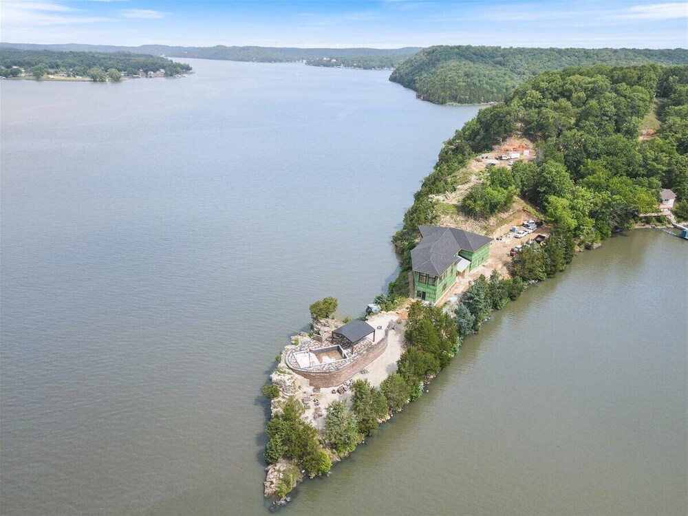 Expansive Lakefront Estate With Private Pool & Movie Theater at 43mm