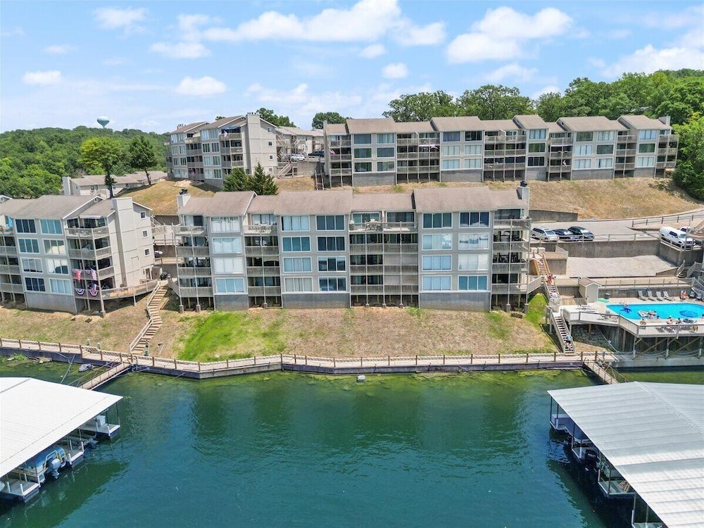 Lakefront Condo w/ Screened Patio, 3 Pools, Boat Slip in Osage Beach