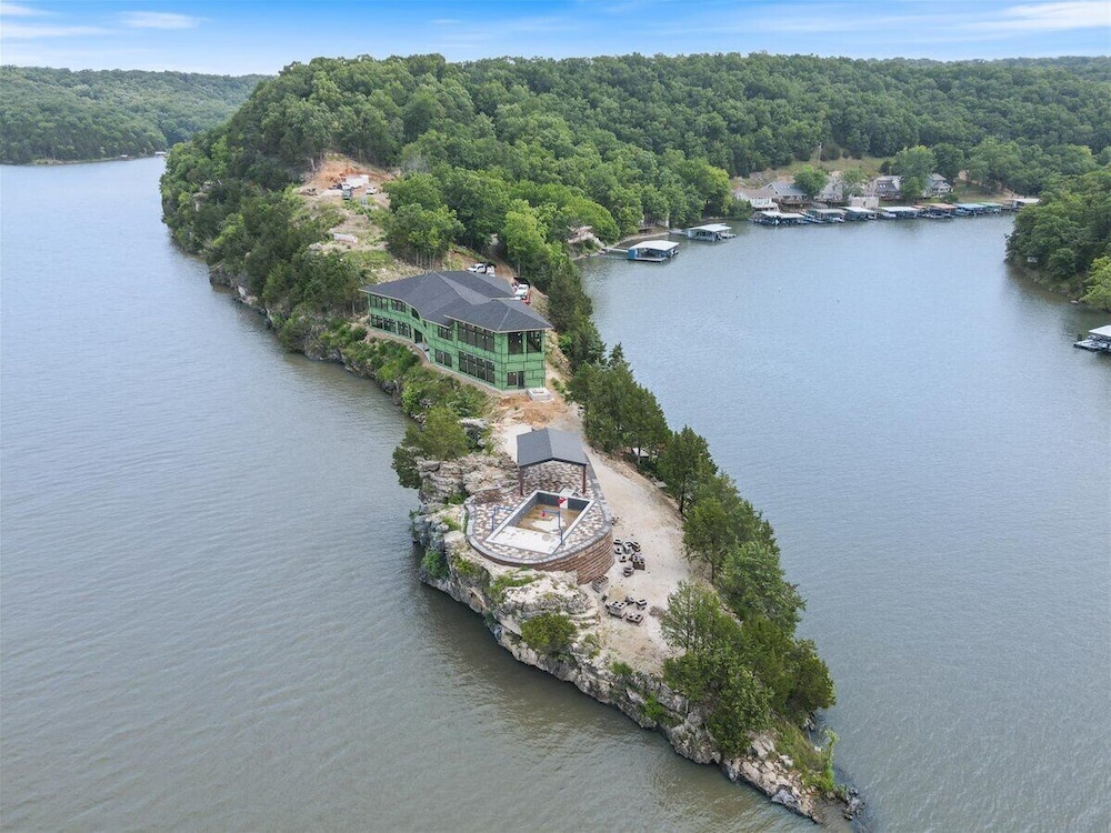 Expansive Lakefront Estate With Private Pool & Movie Theater at 43mm