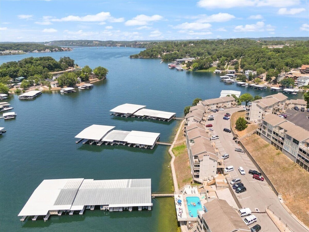 Lakefront Condo w/ Screened Patio, 3 Pools, Boat Slip in Osage Beach
