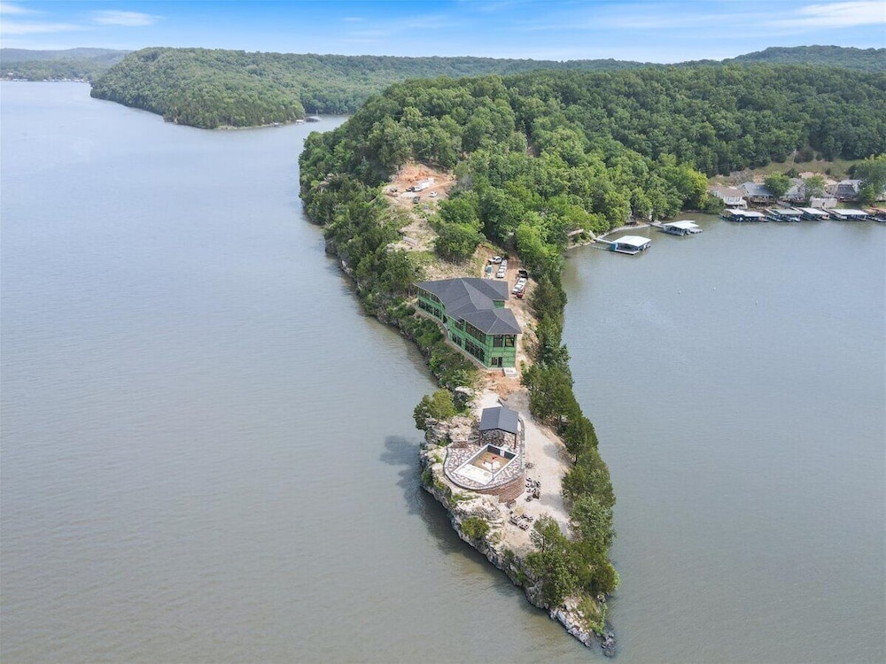 Expansive Lakefront Estate With Private Pool & Movie Theater at 43mm