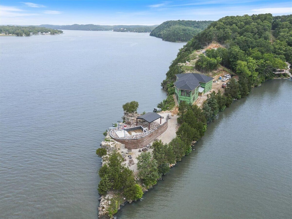 Expansive Lakefront Estate With Private Pool & Movie Theater at 43mm