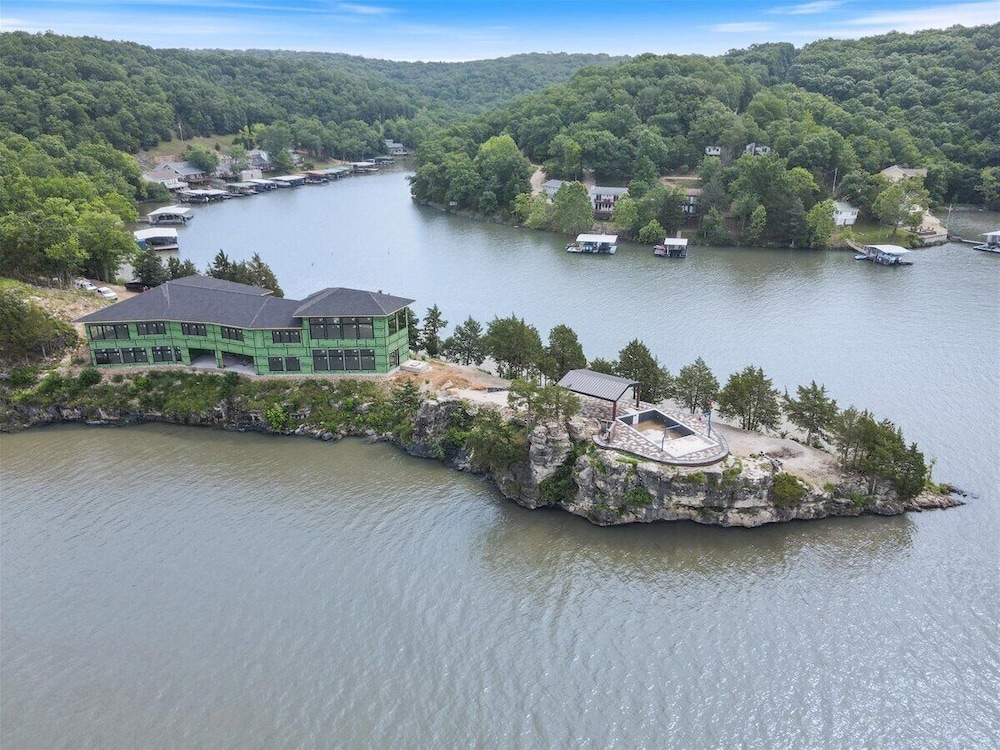 Expansive Lakefront Estate With Private Pool & Movie Theater at 43mm