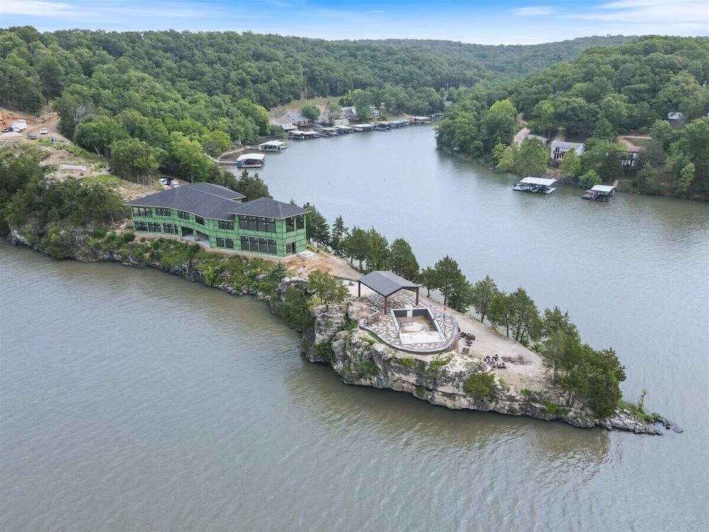 Expansive Lakefront Estate With Private Pool & Movie Theater at 43mm