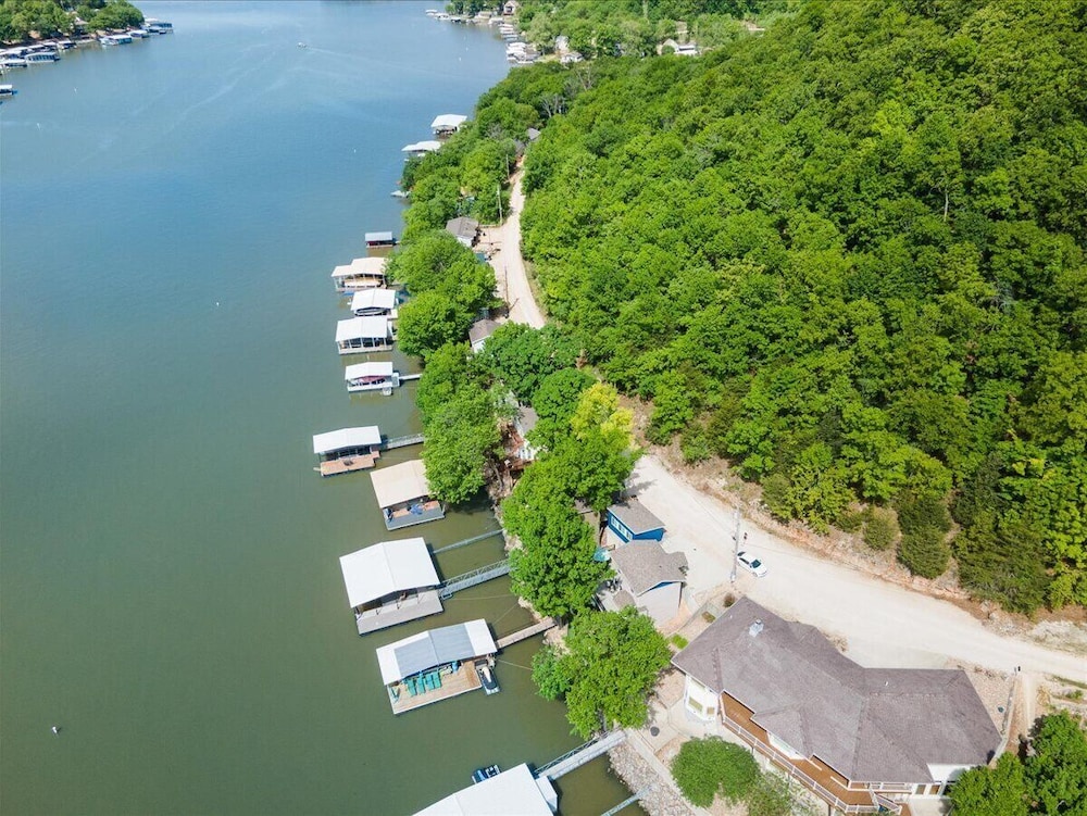 Private Dock, Bunkhouse, Firepit & Kayaks at Mm45