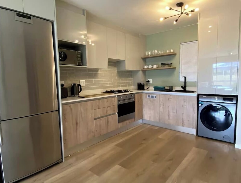 2 Bedroom Ground Floor Apartment, Princess Beach Club, Houtbay