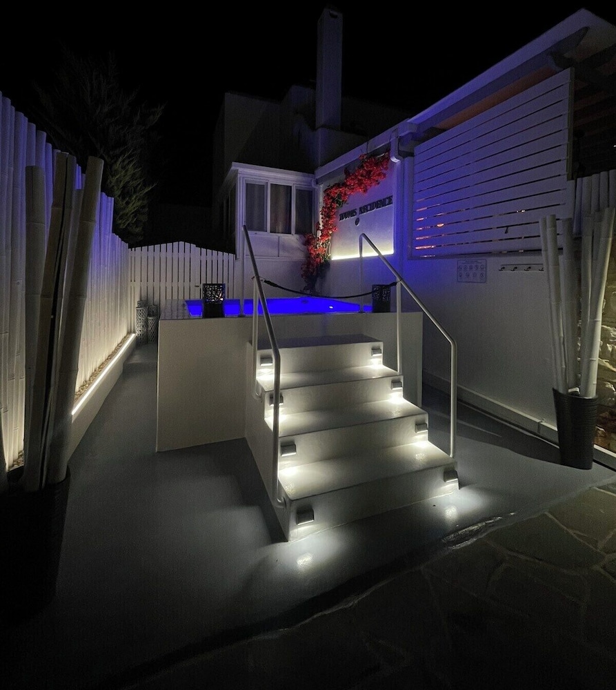 Zoumis Residence